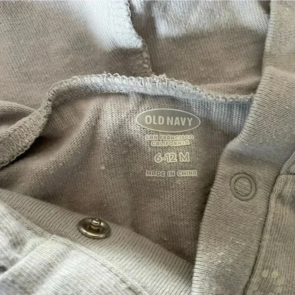 Old Navy 6-12 months short sleeve hooded circle design gray‎ romper with pocket​